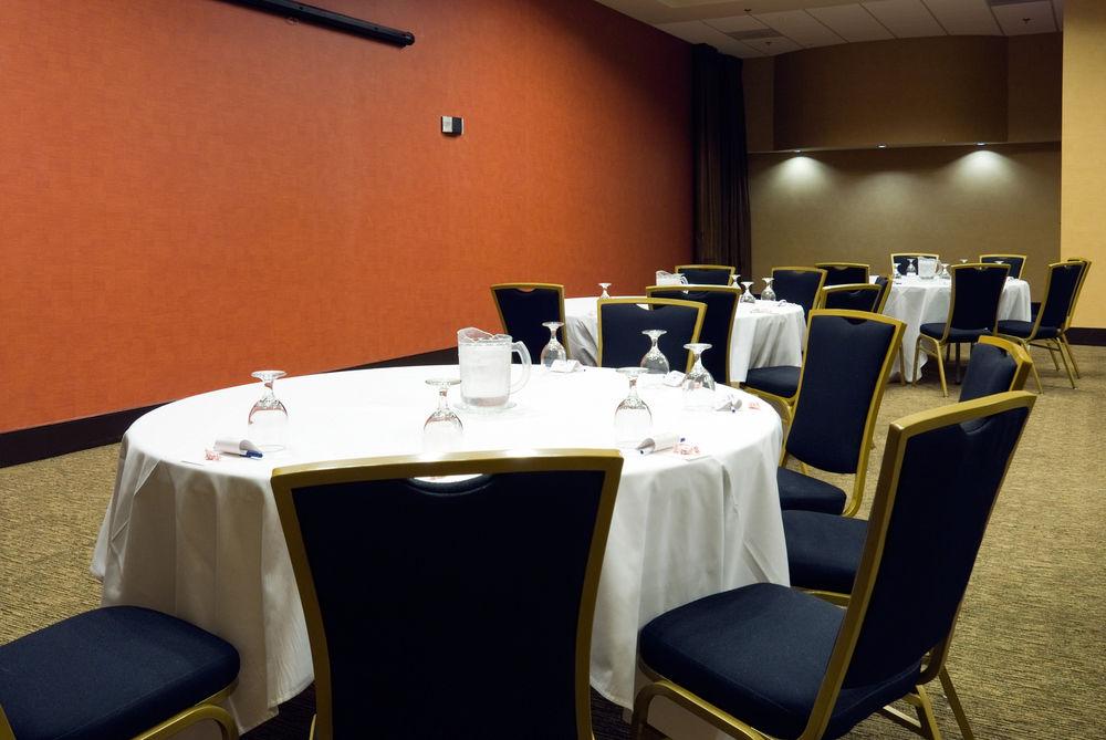 Holiday Inn Express Hotel & Suites Columbia-Fort Jackson By Ihg Екстериор снимка