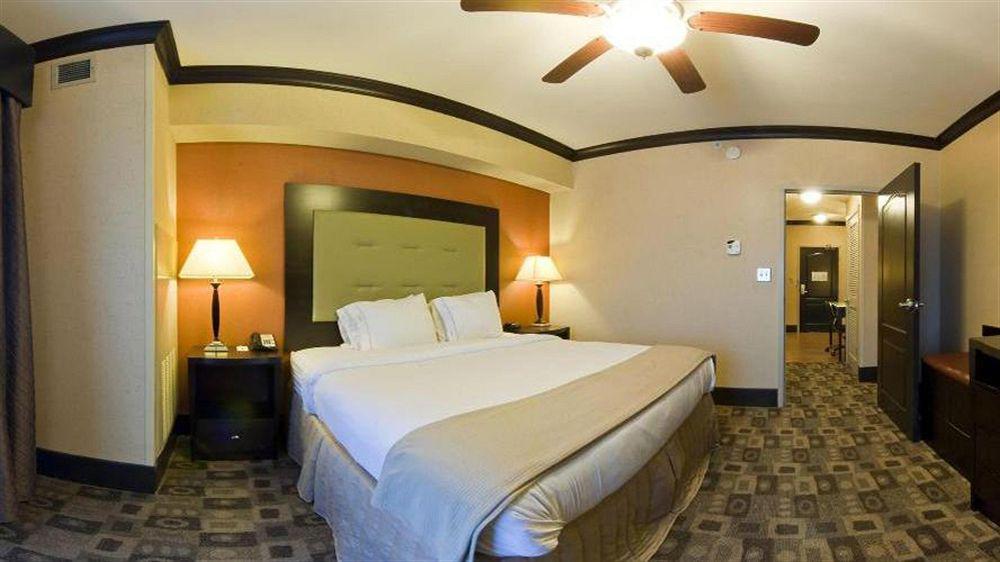 Holiday Inn Express Hotel & Suites Columbia-Fort Jackson By Ihg Екстериор снимка