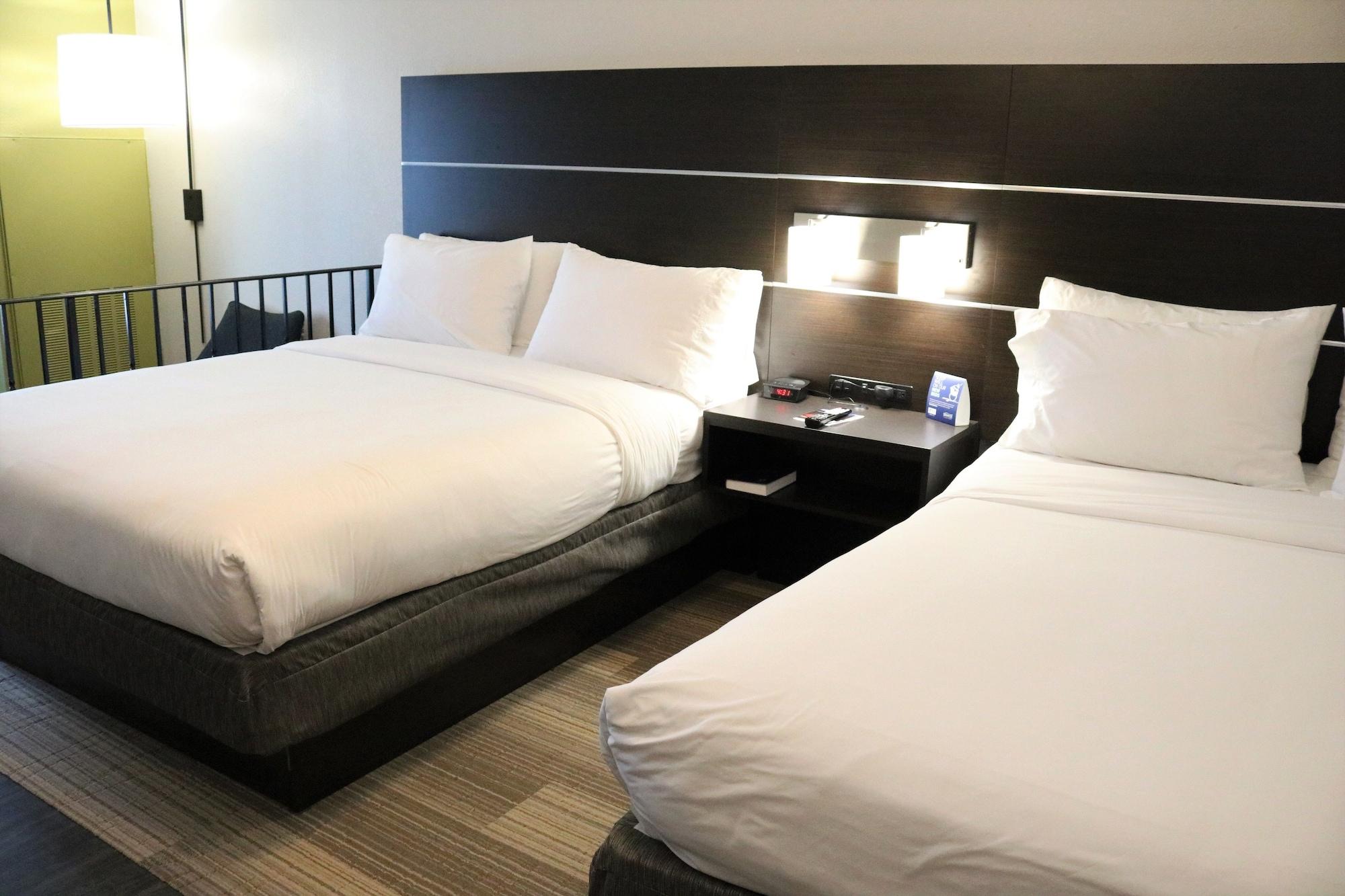 Holiday Inn Express Hotel & Suites Columbia-Fort Jackson By Ihg Екстериор снимка