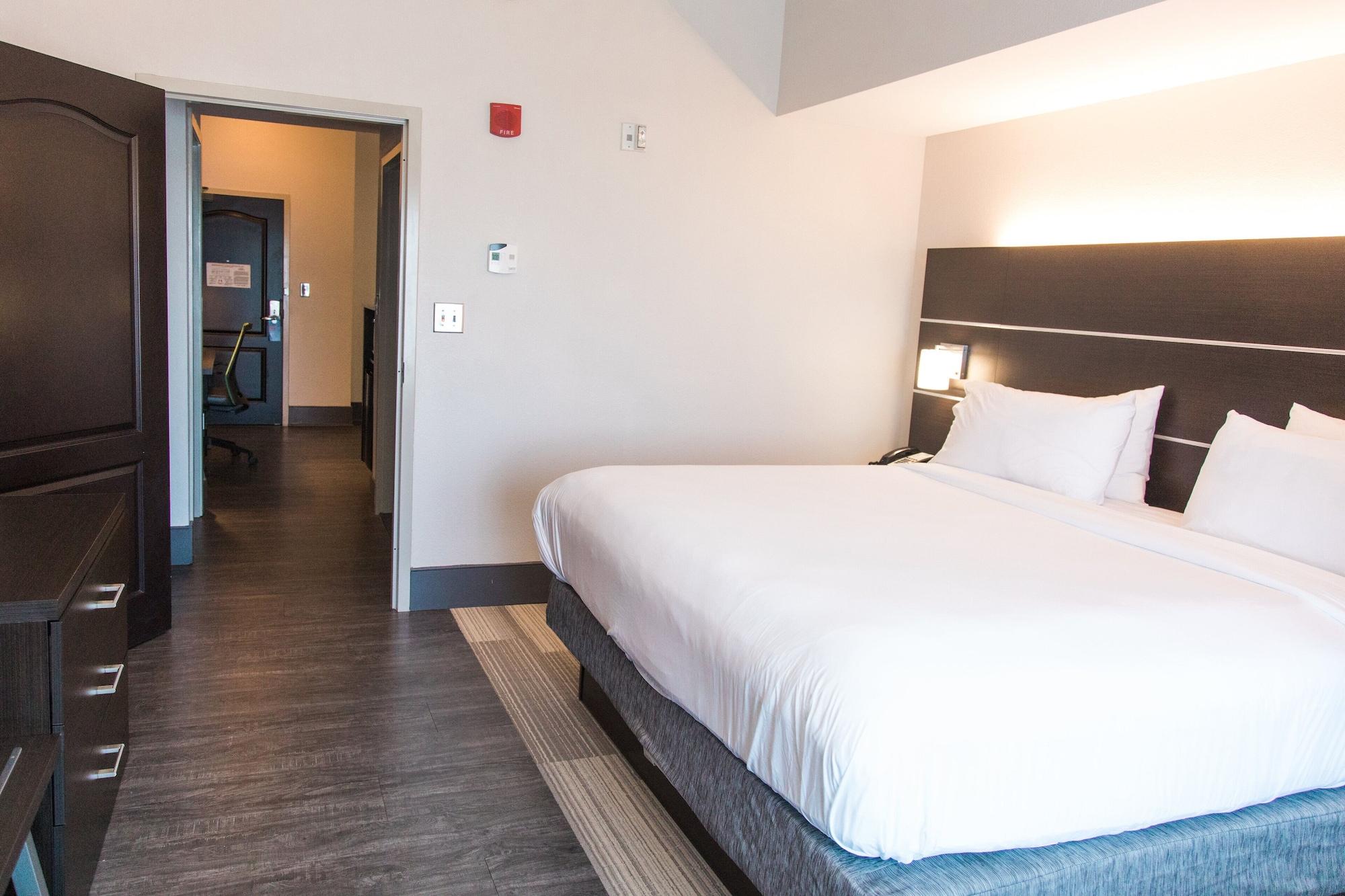 Holiday Inn Express Hotel & Suites Columbia-Fort Jackson By Ihg Екстериор снимка