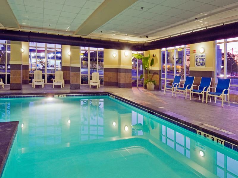 Holiday Inn Express Hotel & Suites Columbia-Fort Jackson By Ihg Екстериор снимка