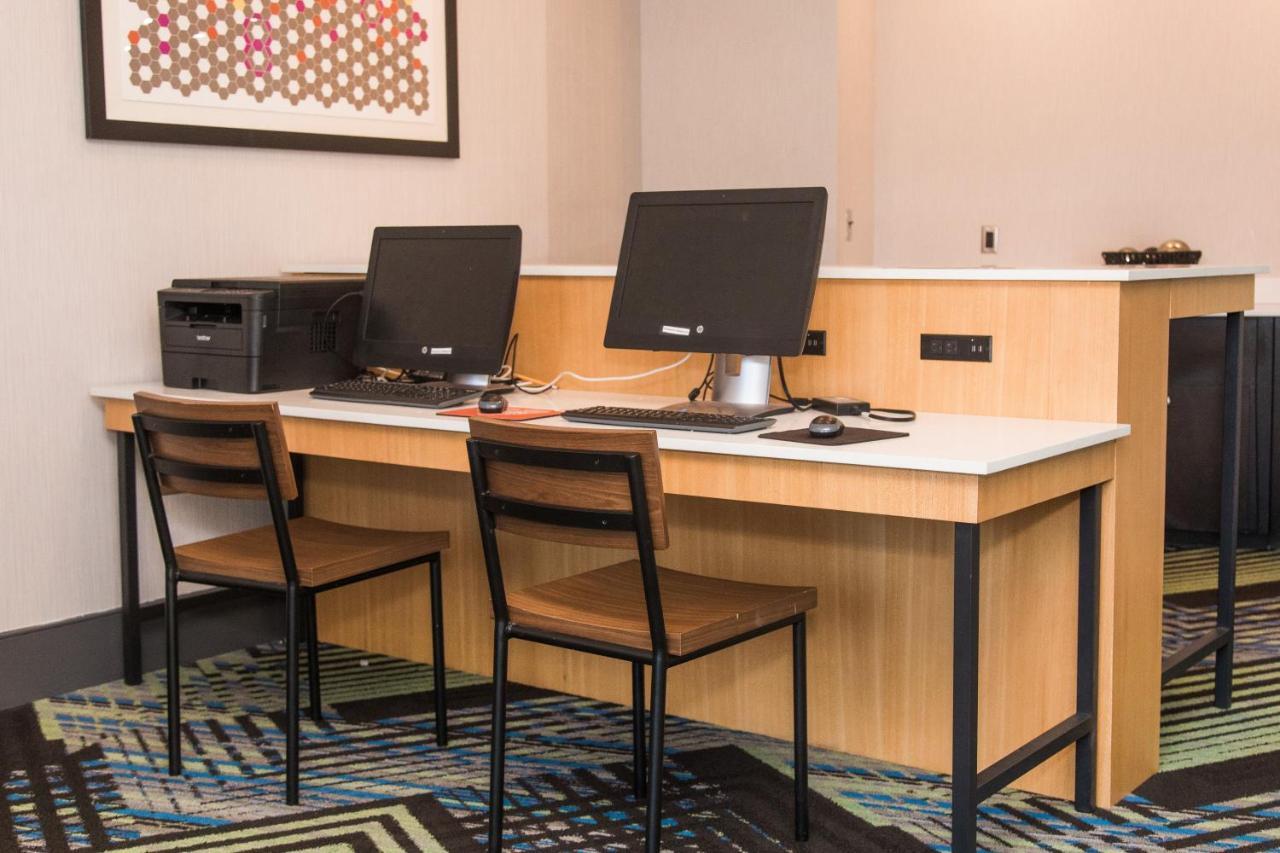 Holiday Inn Express Hotel & Suites Columbia-Fort Jackson By Ihg Екстериор снимка