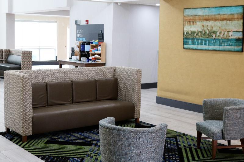 Holiday Inn Express Hotel & Suites Columbia-Fort Jackson By Ihg Екстериор снимка