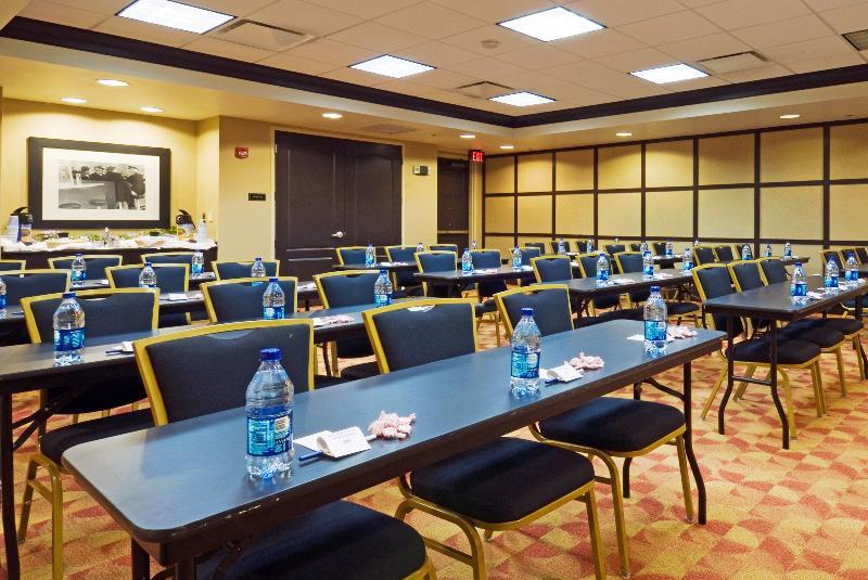 Holiday Inn Express Hotel & Suites Columbia-Fort Jackson By Ihg Екстериор снимка